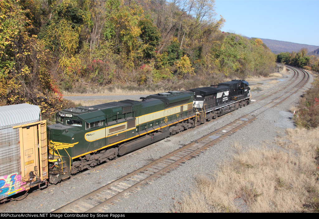 NS 9940 and 1068 Erie Heritage Unit, pull train 18N out of Enola yard